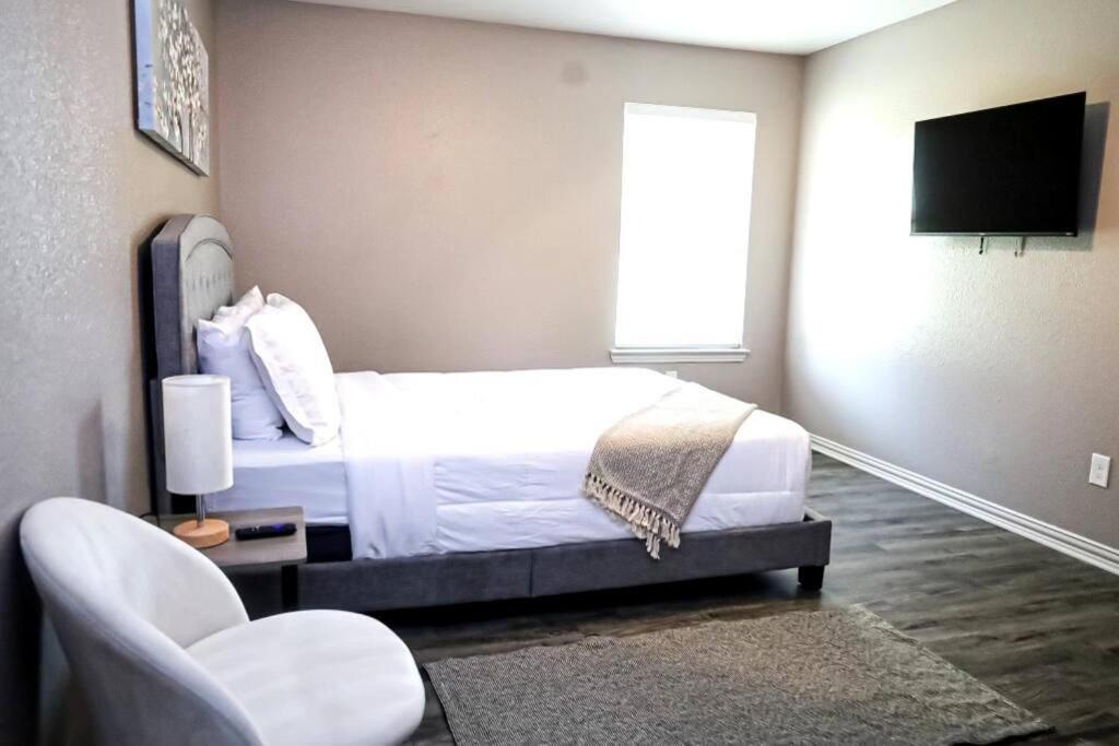 Comfy Two-Bedroom Apartment In أرلينغتون المظهر الخارجي الصورة