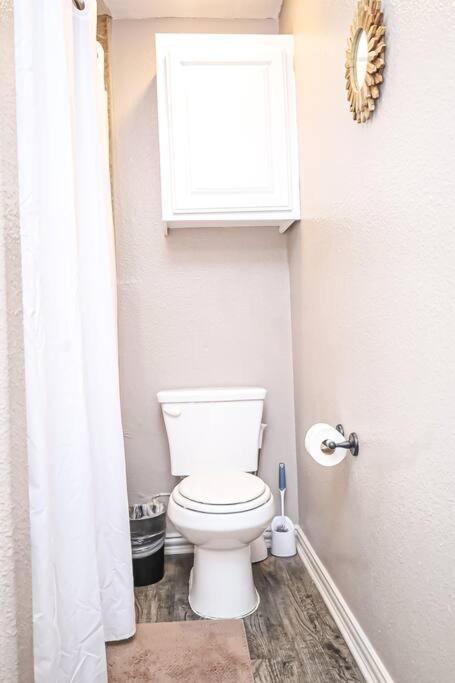 Comfy Two-Bedroom Apartment In أرلينغتون المظهر الخارجي الصورة